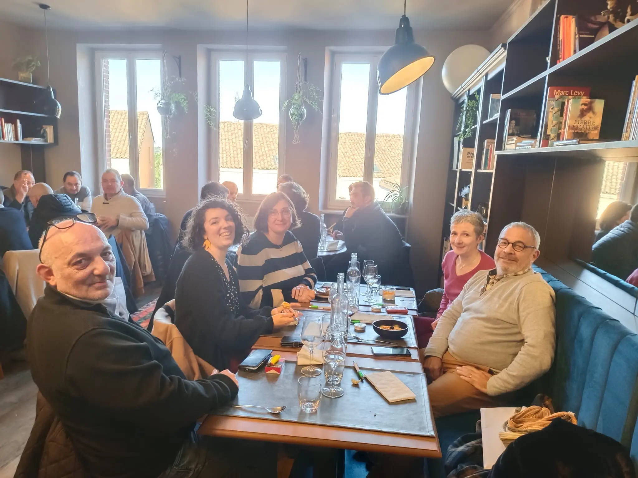 Dejeuner-NaoDev-Reseau-Entreprises-novembre2024 (3) Les membres du réseau d'affaires Nao Dev en tenues pour visiter les serres de la Piogerie