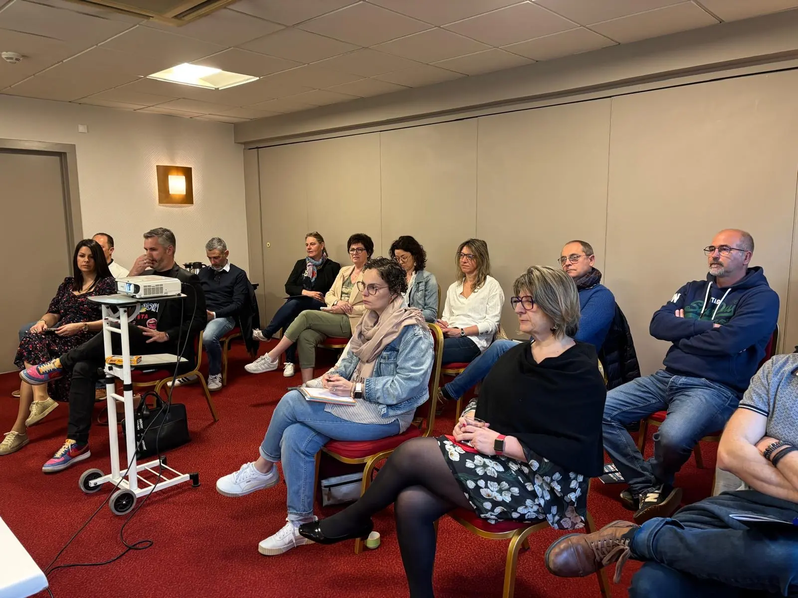 Les membres du réseau d'affaires Nao Dev en tenues pour visiter les serres de la Piogerie