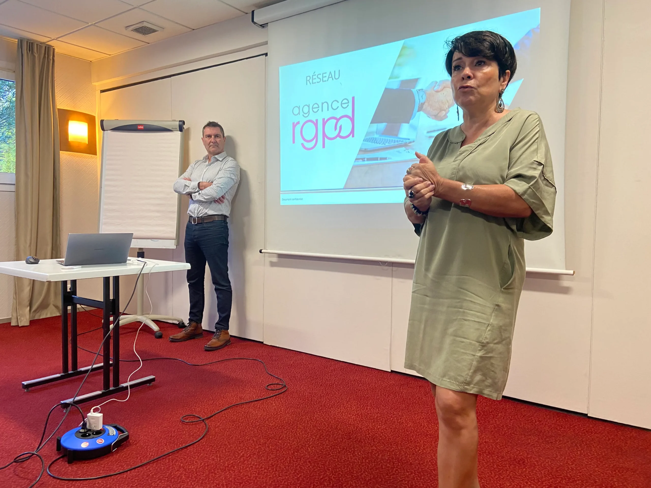 Les membres du réseau d'affaires Nao Dev en tenues pour visiter les serres de la Piogerie